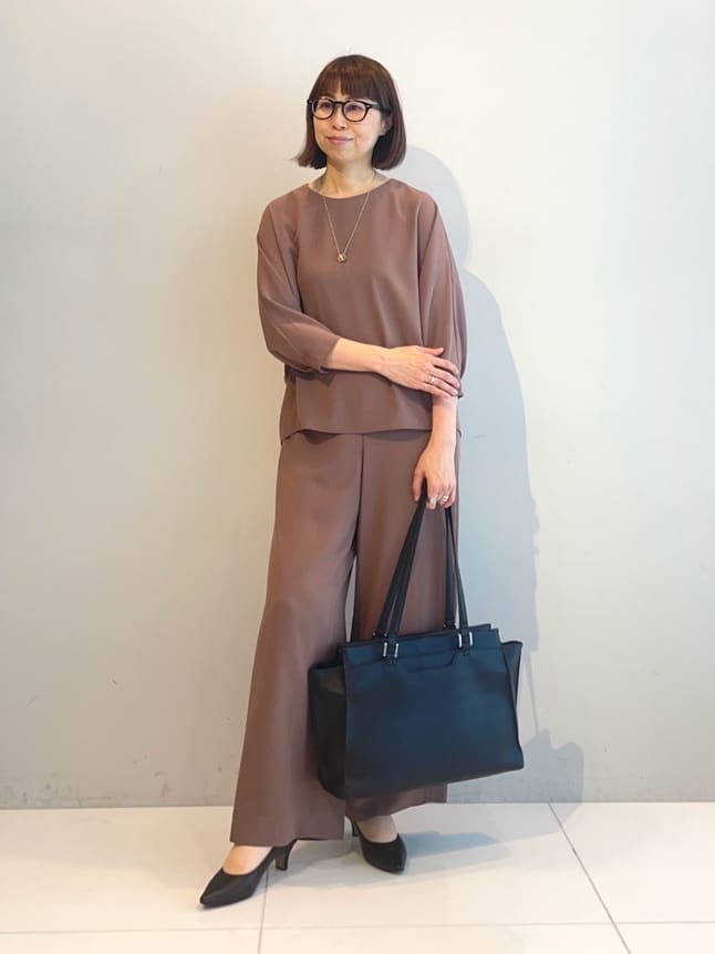 murayamaさんの「INDIVI｜【接触冷感／透湿／着る日傘】イージーワイドパンツ」を使ったコーディネート