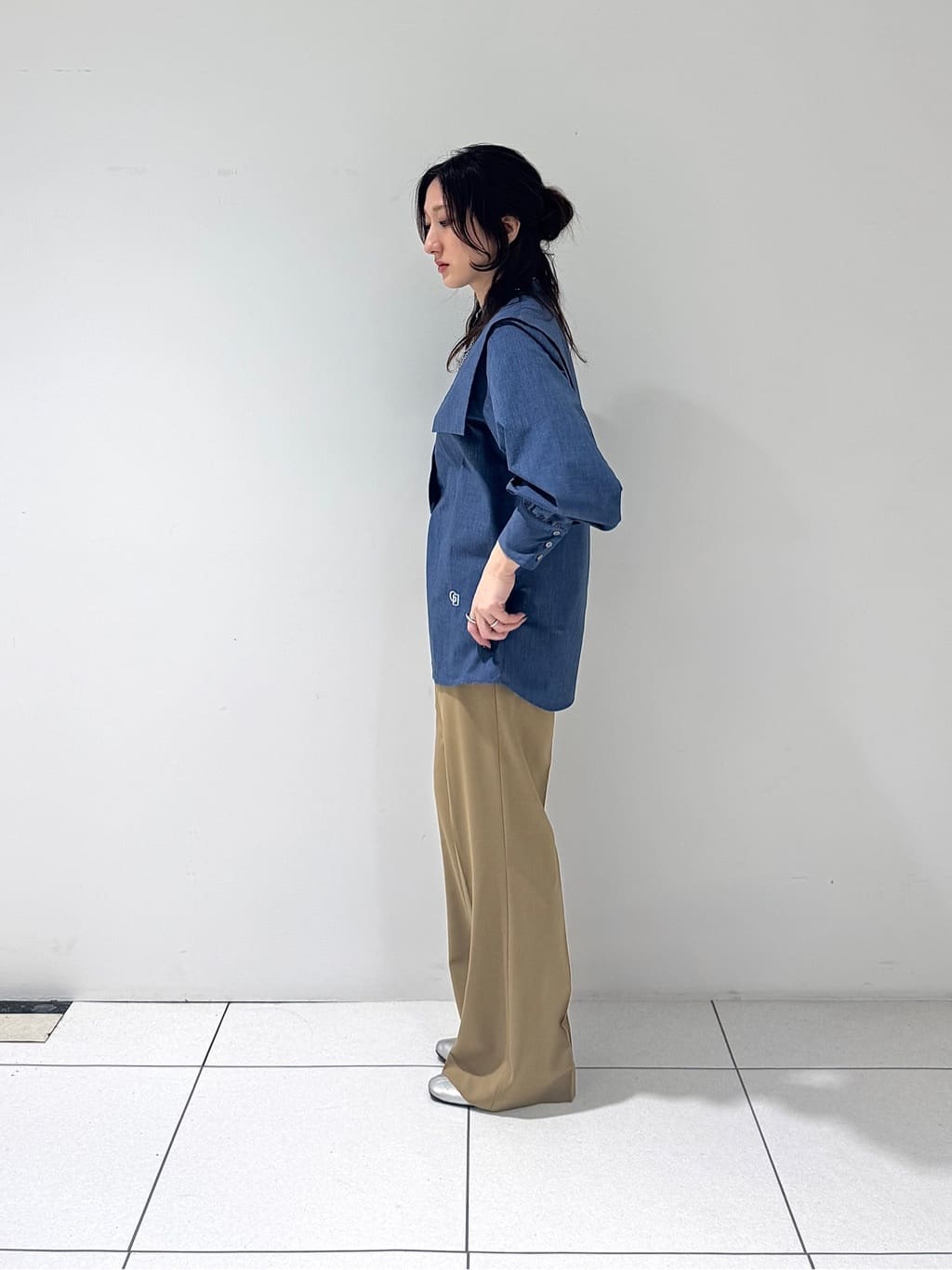 そんさんの「INDIVI｜ビッグカラーシャツ」を使ったコーディネート