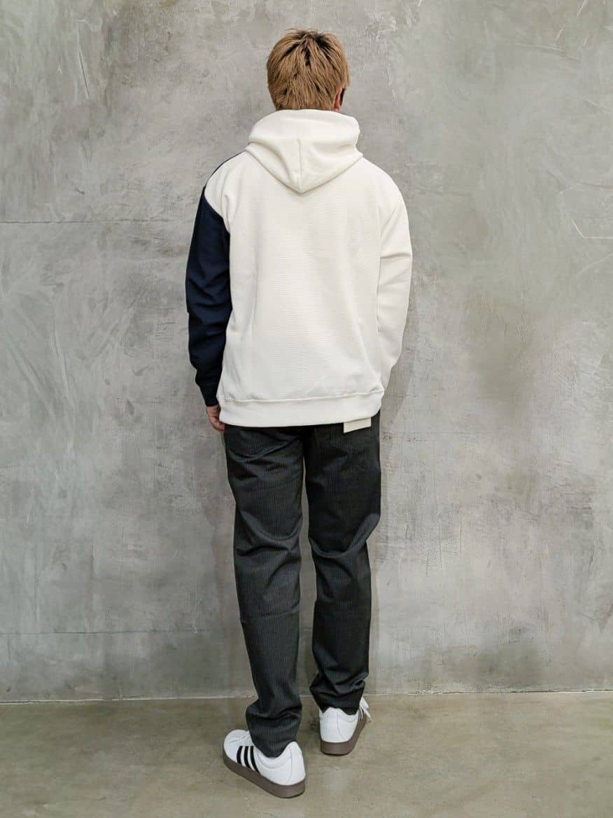 daiさんの「THE SHOP TK｜【大人の為の絶妙バランス】パネル切替パーカ 濯機機OK」を使ったコーディネート
