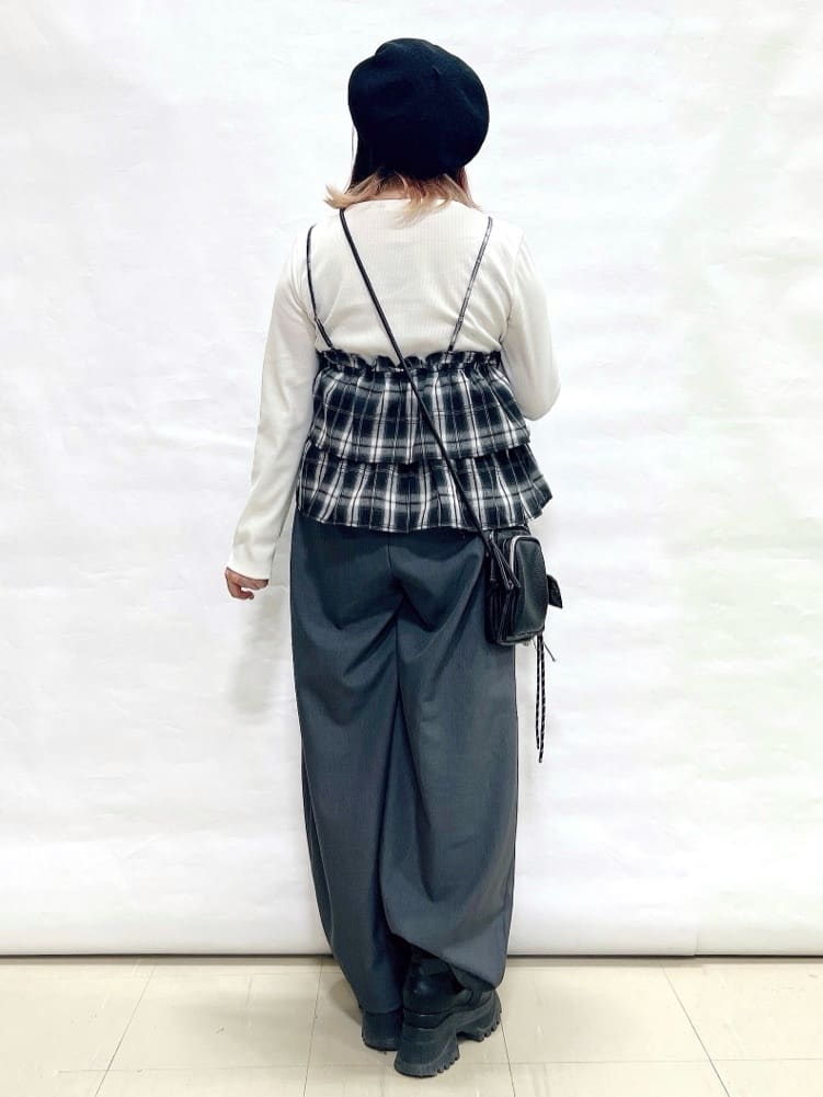 YUIさんの「SHOO･LA･RUE｜【2点セット】チェック柄フリルキャミビスチェ&times;テレコロンT」を使ったコーディネート