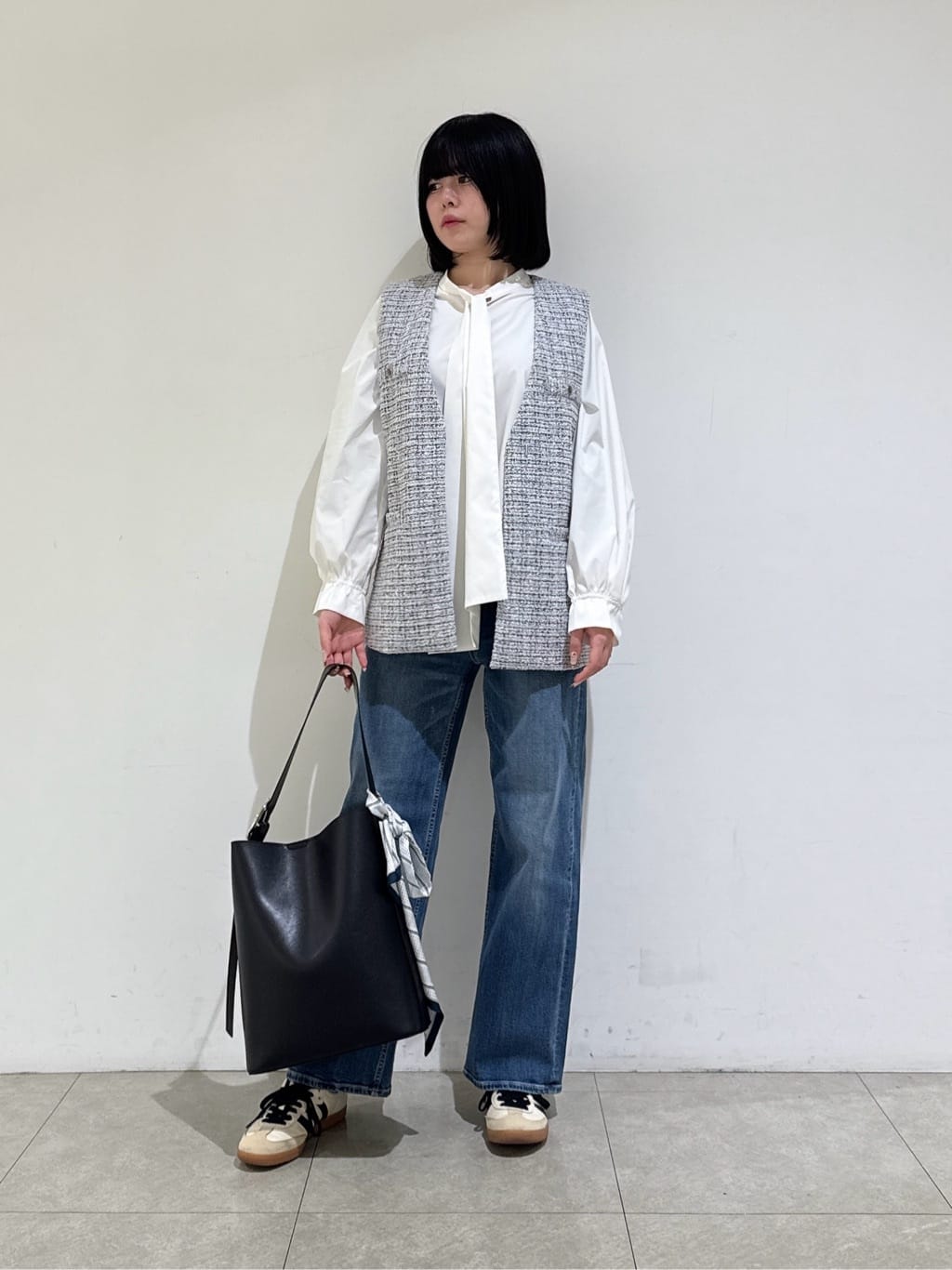 rinaさんの「INDIVI｜【2点セット／洗える】ツイードジレ＆ボウタイブラウス」を使ったコーディネート