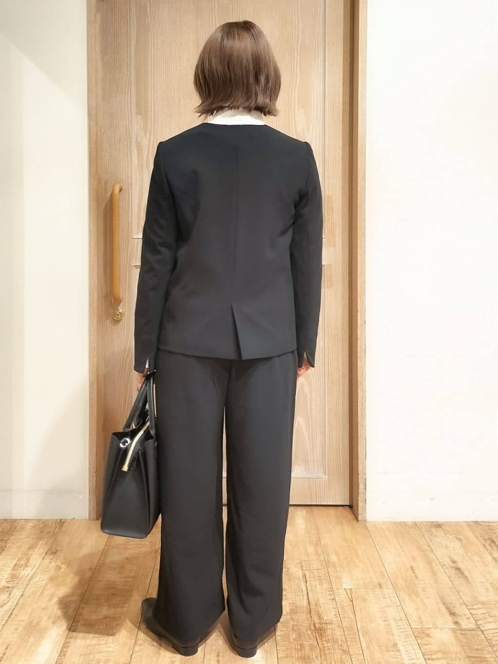 YUKIさんの「SHOO･LA･RUE｜【洗濯機可/セットアップ可/S-3L】きちんと楽に。カットジョーゼットノーカラージャケット」を使ったコーディネート