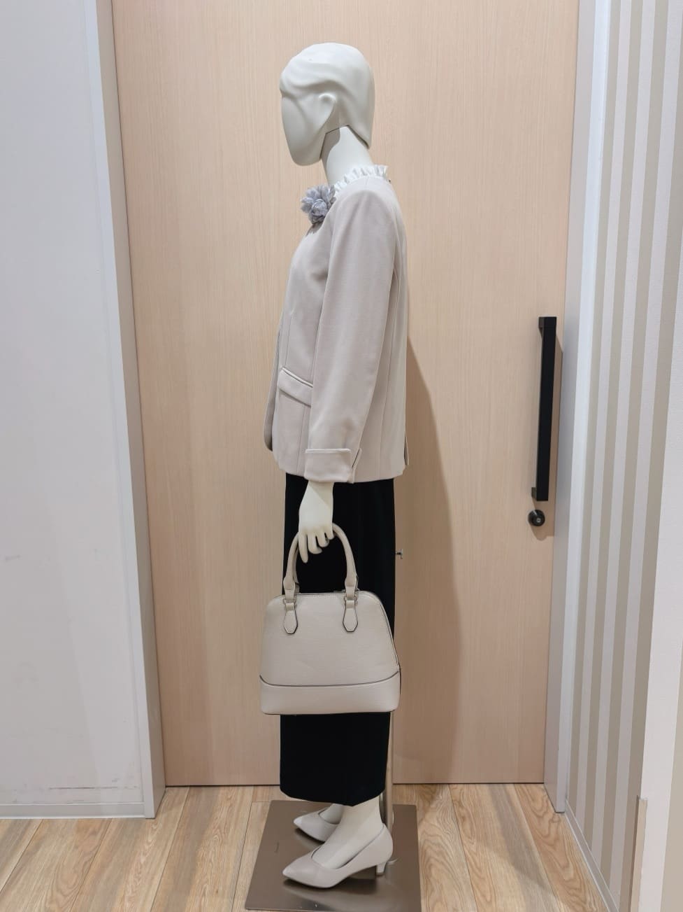 ayan oh!さんの「SHOO･LA･RUE｜【洗濯機可/セットアップ可/S-3L】きちんと楽に。カットジョーゼットノーカラージャケット」を使ったコーディネート