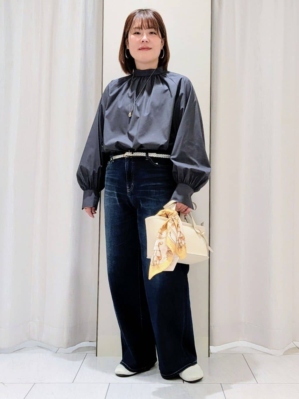 Onumaさんの「UNTITLED｜【洗える/オンオフ使える】タイプライタースタンドネックブラウス」を使ったコーディネート
