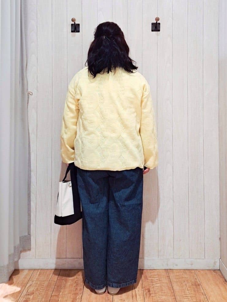kotomiさんの「SHOO･LA･RUE｜【洗濯機可/S-LL】幾何柄風デザインがアクセント ゆるVネックカーディガン」を使ったコーディネート