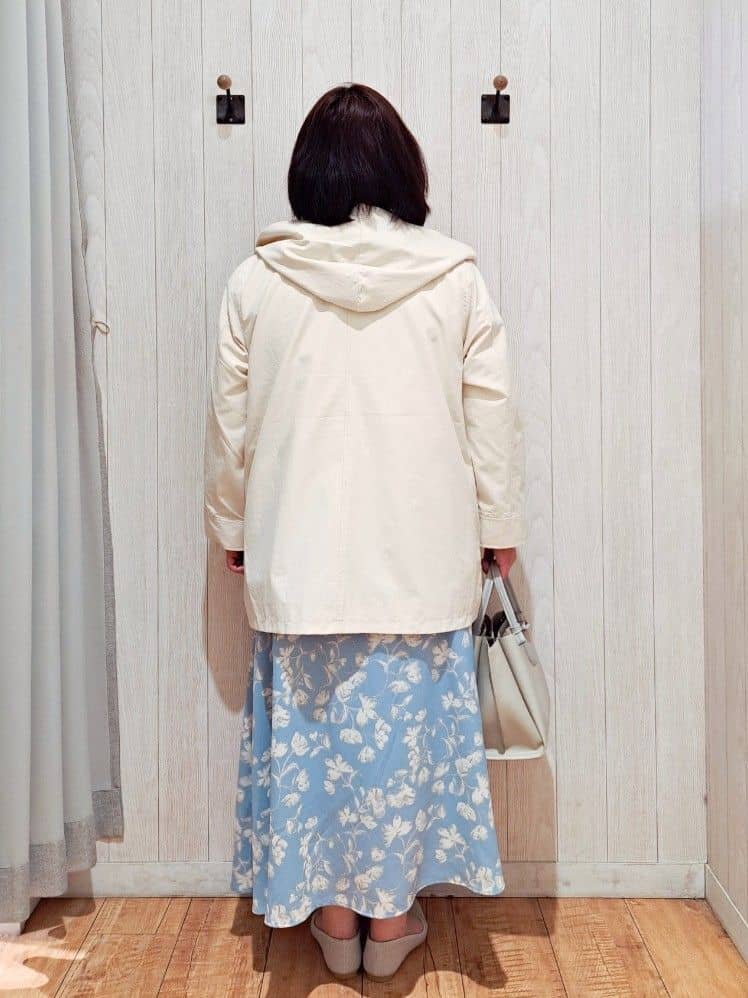 kotomiさんの「SHOO･LA･RUE｜【防花粉/洗濯機可/S-LL】ゆったり着られる 大人のテントフーディージャケット」を使ったコーディネート