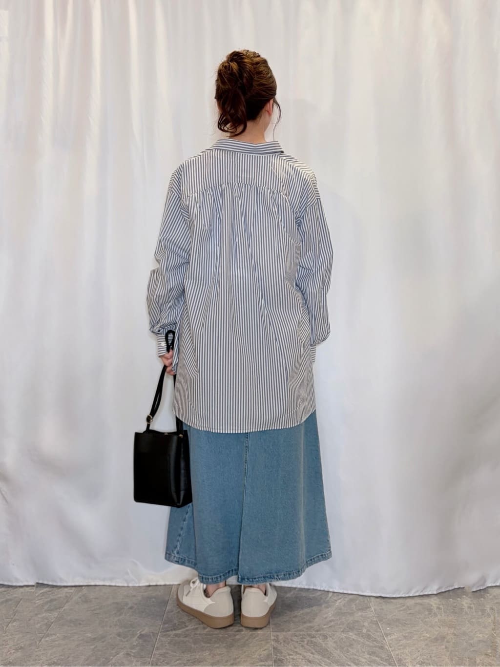 おうめさんの「SHOO･LA･RUE｜【UV/抗菌防臭/洗濯機可】小さめロゴの大人スムースロンT」を使ったコーディネート