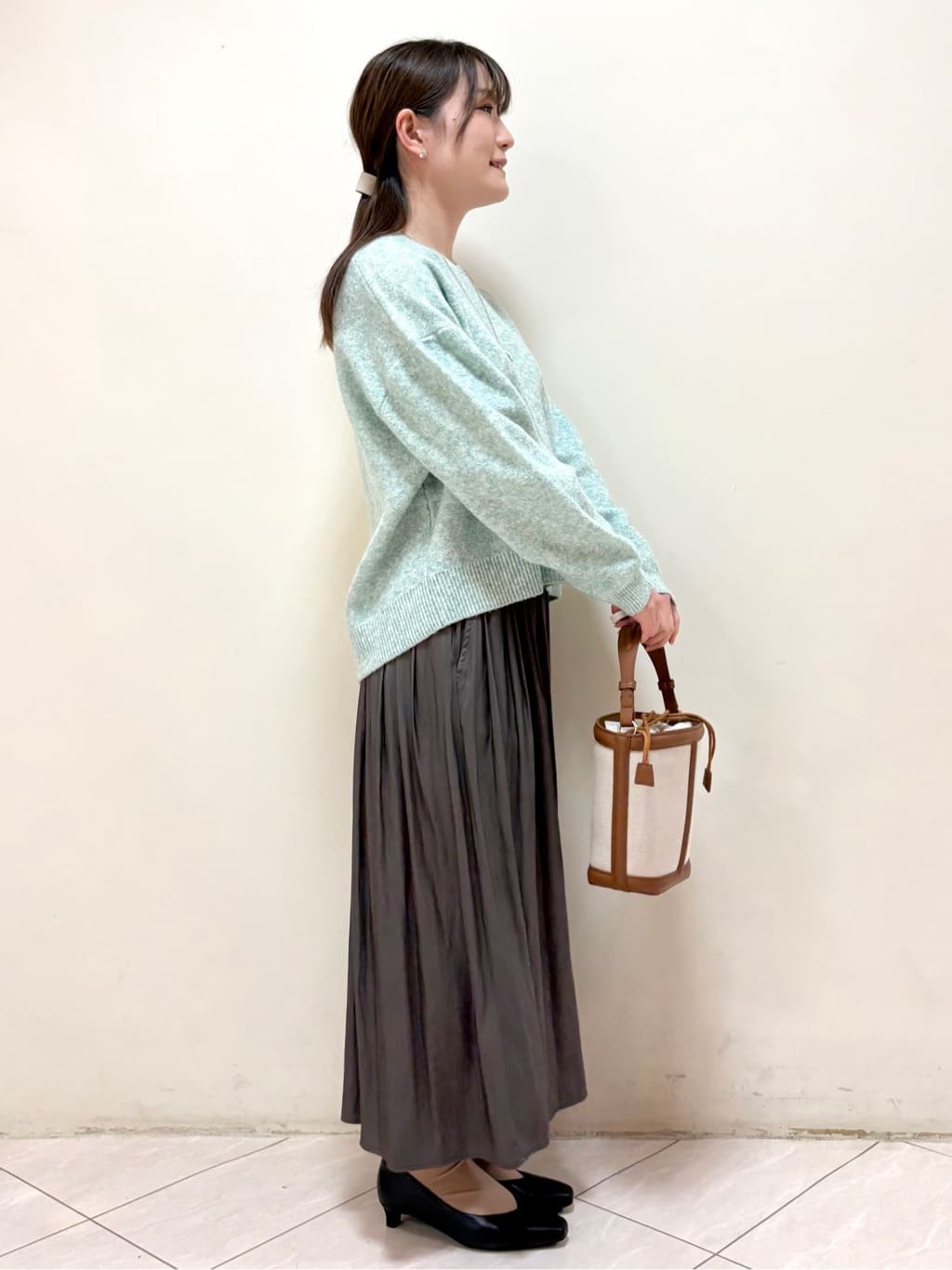 mikiさんの「Reflect｜【選べる5色／ゆったりシルエット】Vネックスパンコールニット」を使ったコーディネート