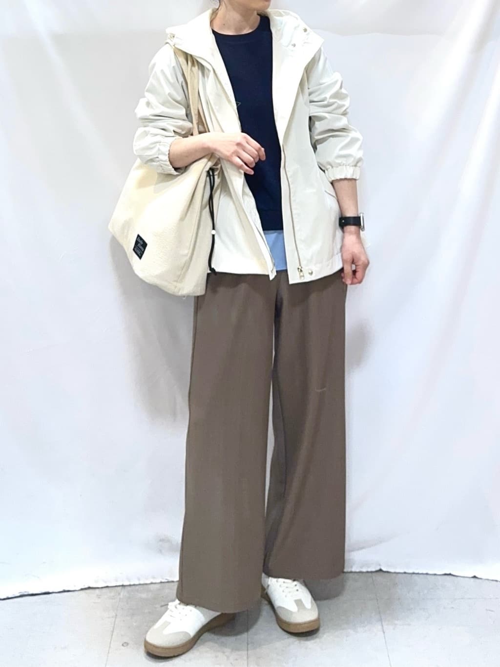 𝐇𝐢𝐫𝐨𝐦𝐢さんの「SHOO･LA･RUE｜【洗濯機可】1枚でサマ見え ラメニットソー レイヤード風トップス」を使ったコーディネート