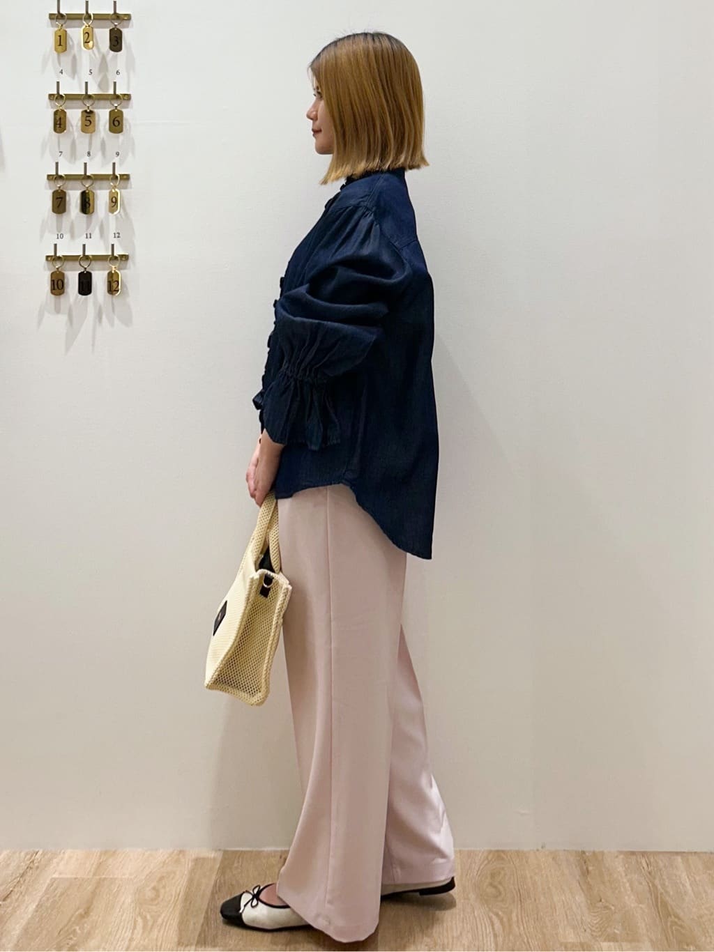 suzukaさんの「OPAQUE.CLIP｜セルロース混デニムフリルブラウス【洗濯機OK】」を使ったコーディネート