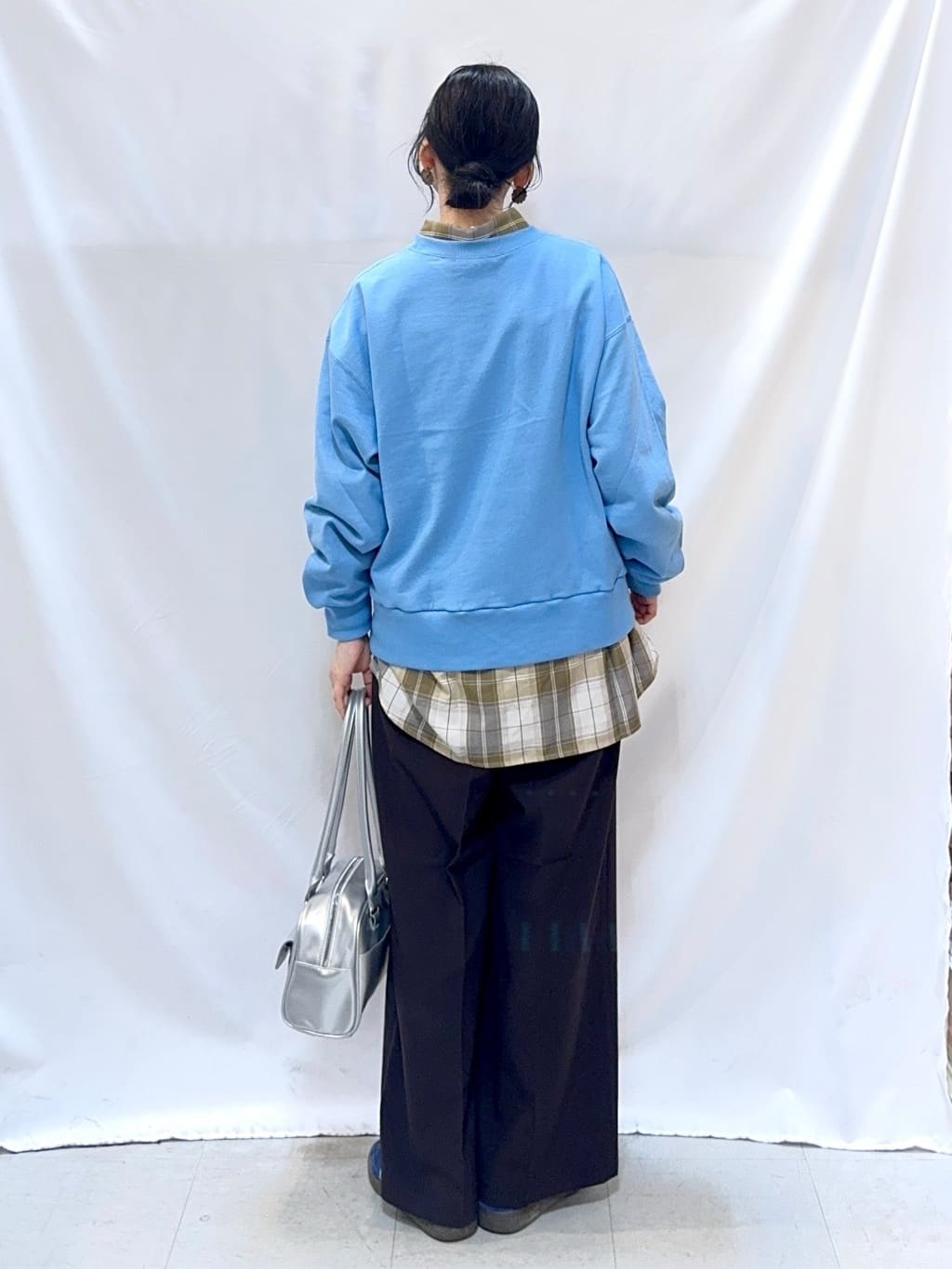 𝐇𝐢𝐫𝐨𝐦𝐢さんの「SHOO･LA･RUE｜【綿100%/洗濯機可/S-LL/選べる4柄】ゆるく決めたい日に プリントアソートスウェット」を使ったコーディネート