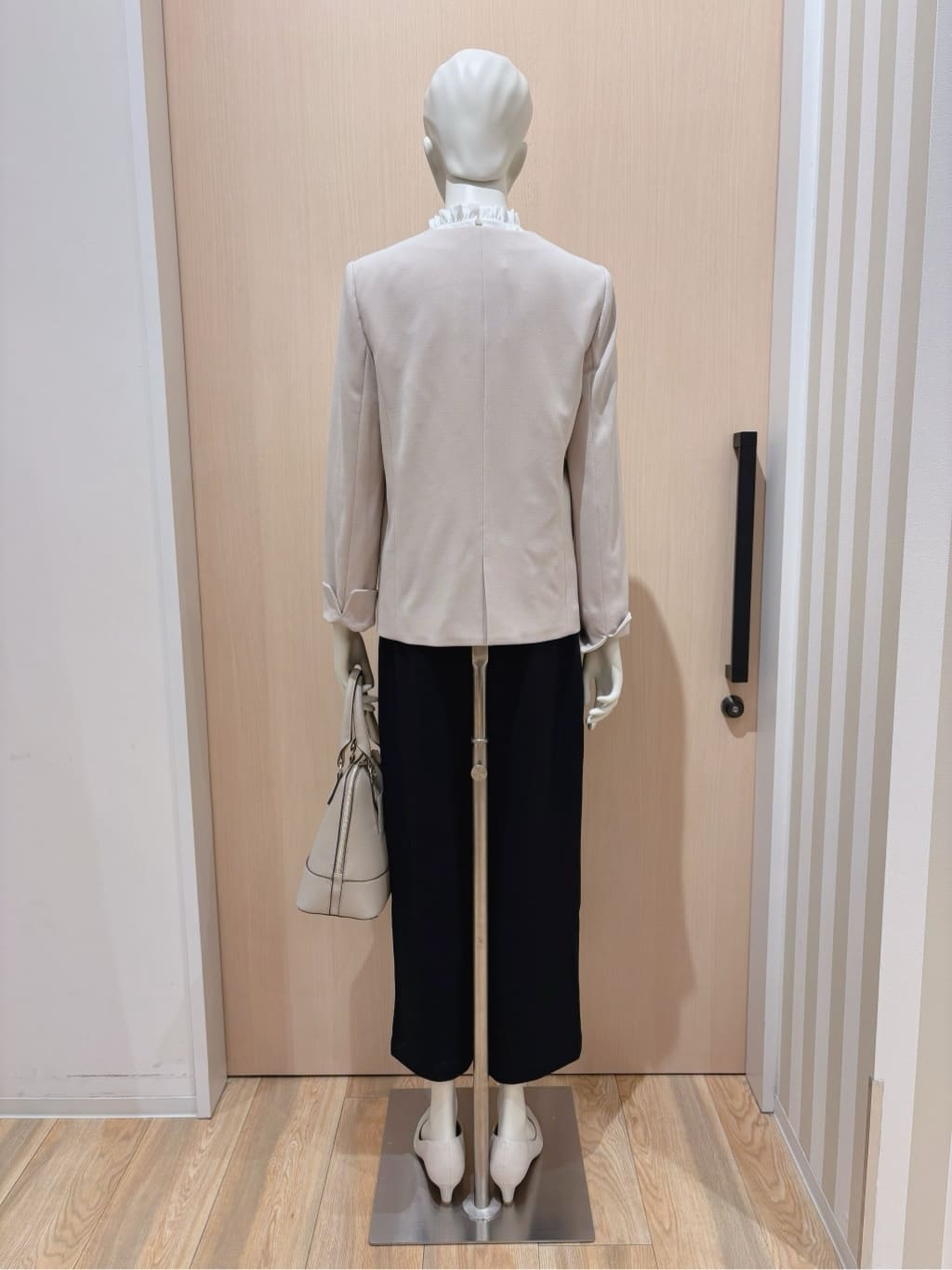 ayan oh!さんの「SHOO･LA･RUE｜【洗濯機可/セットアップ可/S-3L】きちんと楽に。カットジョーゼットノーカラージャケット」を使ったコーディネート