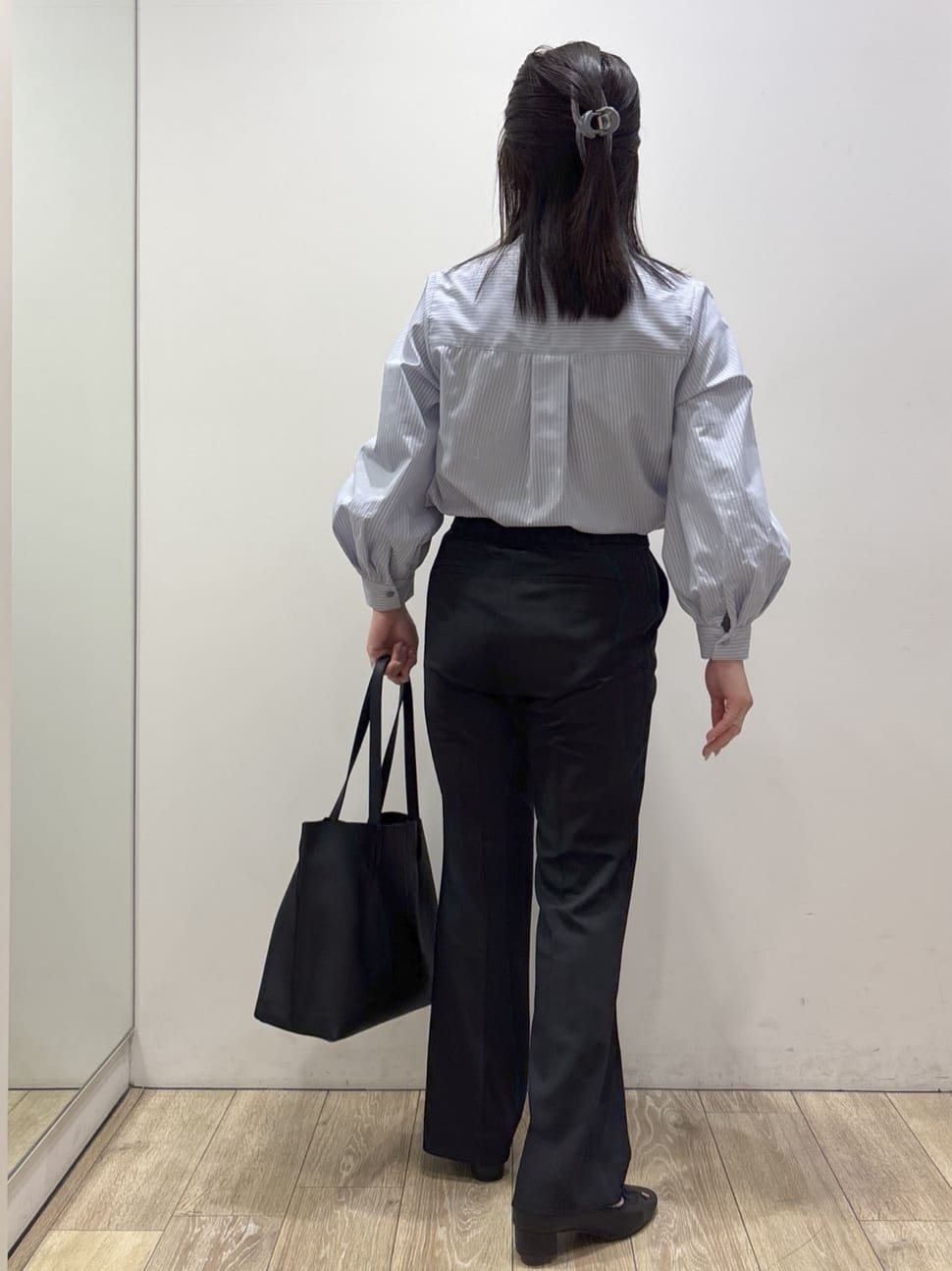 mameさんの「index｜フリルキーネックシャツ【洗濯機OK／イージーアイロン／防シワ】《XS～LL／7col》」を使ったコーディネート