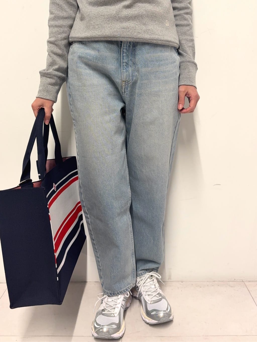 Nishijimaさんの「DRESSTERIOR｜RED CARD TOKYO（レッドカードトーキョー）JAZZルーズテーパードデニムパンツ」を使ったコーディネート