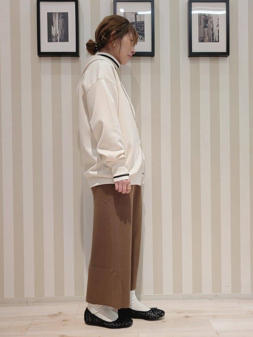 otaさんの「SHOO･LA･RUE｜【洗濯機可/セットアップ可/毛玉になりにくい】心地よく穿ける ニットナロースカート」を使ったコーディネート