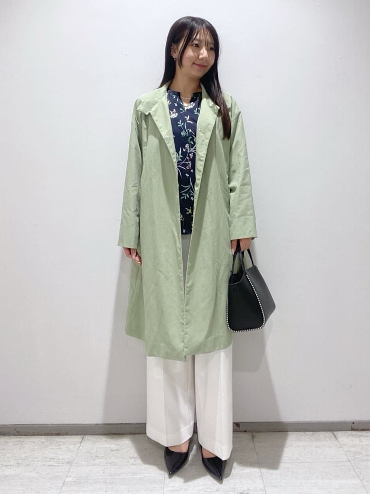meiさんの「INDIVI｜【SETUP可能】モダンフラワー柄キャンディスリーブブラウス」を使ったコーディネート