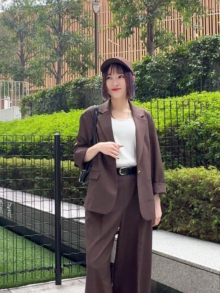 𝐜𝐡𝐢𝐤𝐚さんの「SHOO･LA･RUE｜【前後2WAY/洗濯機可/S-LL】スクエアネックで小顔効果 ランダムテレコタンクトップ」を使ったコーディネート