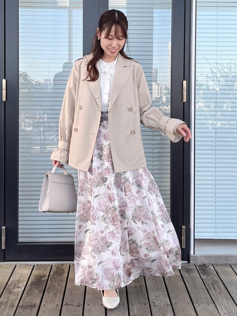 はばさんの「Couture brooch｜【撥水・洗える】ハーフ トレンチコート」を使ったコーディネート
