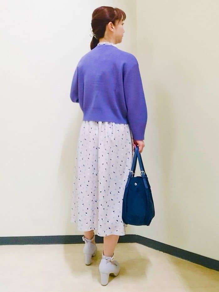 花さんの「Reflect｜【軽い羽織に◎／セットアップ可】パール調ボタン付きカーディガン」を使ったコーディネート
