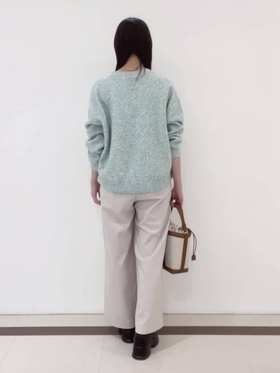 yukaさんの「Reflect｜【選べる5色／ゆったりシルエット】Vネックスパンコールニット」を使ったコーディネート