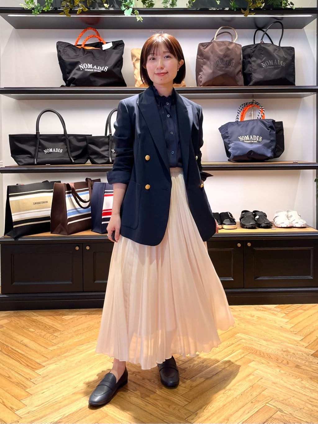 つじ まこさんの「DRESSTERIOR｜コンフォート ダブルブレザー」を使ったコーディネート