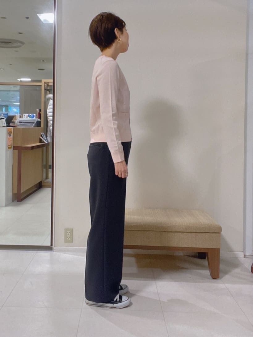 IWAMOさんの「UNTITLED｜◆【アンサンブル可/洗える】クルーネックニットカーディガン」を使ったコーディネート