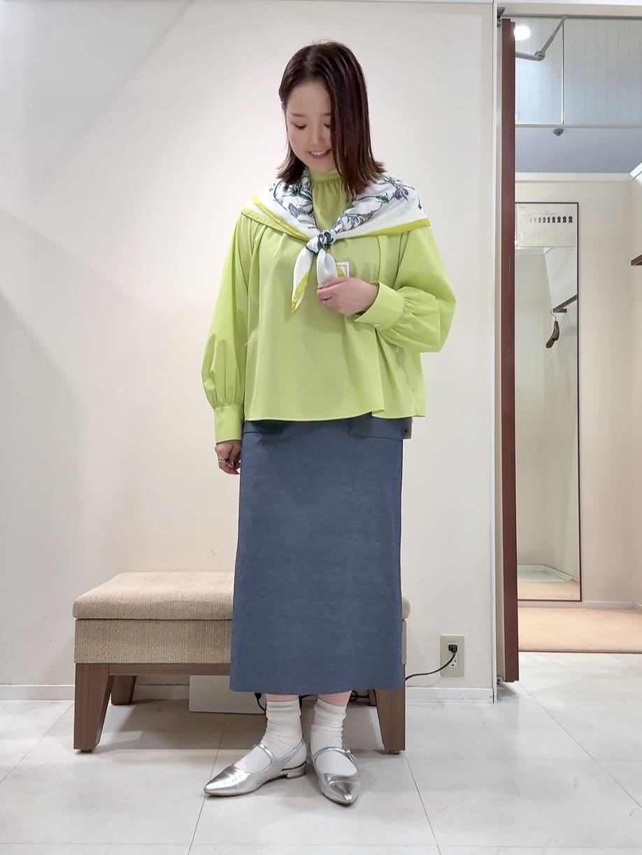 YUIさんの「UNTITLED｜【洗える/オンオフ使える】タイプライタースタンドネックブラウス」を使ったコーディネート