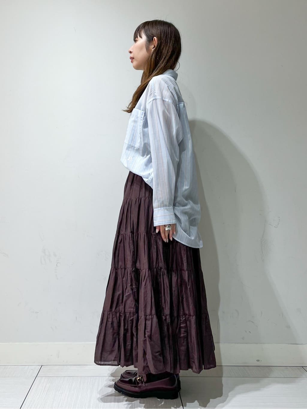 じゅんさんの「DRESSTERIOR｜シアー ストライプシャツ」を使ったコーディネート