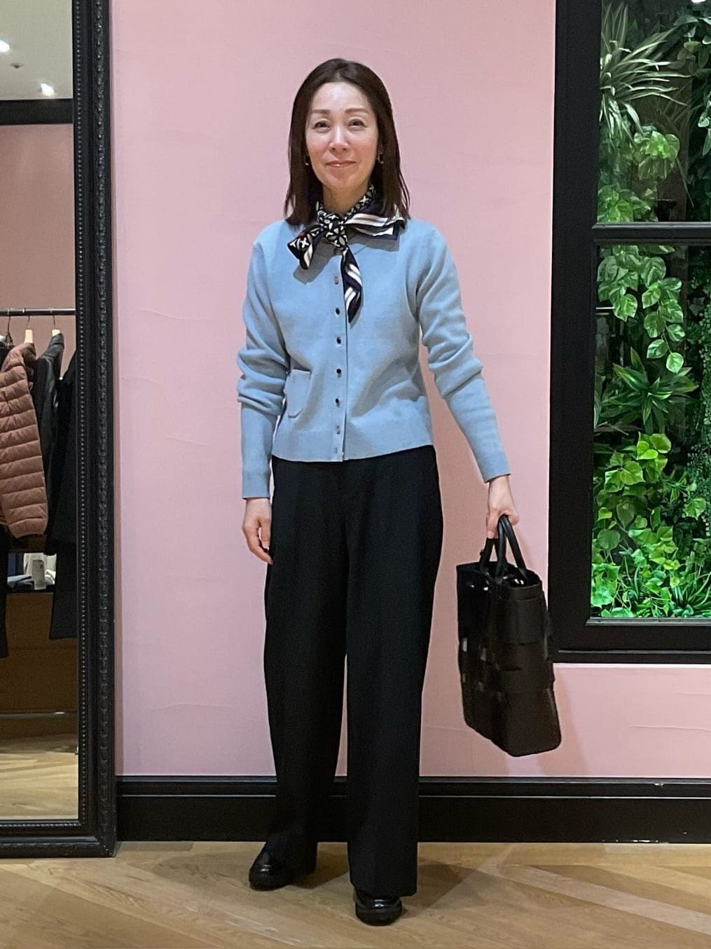 Hiwatashiさんの「DRESSTERIOR｜【otonaMUSE5月号掲載/セットアップ可/撥水】ブラックワイドパンツ」を使ったコーディネート