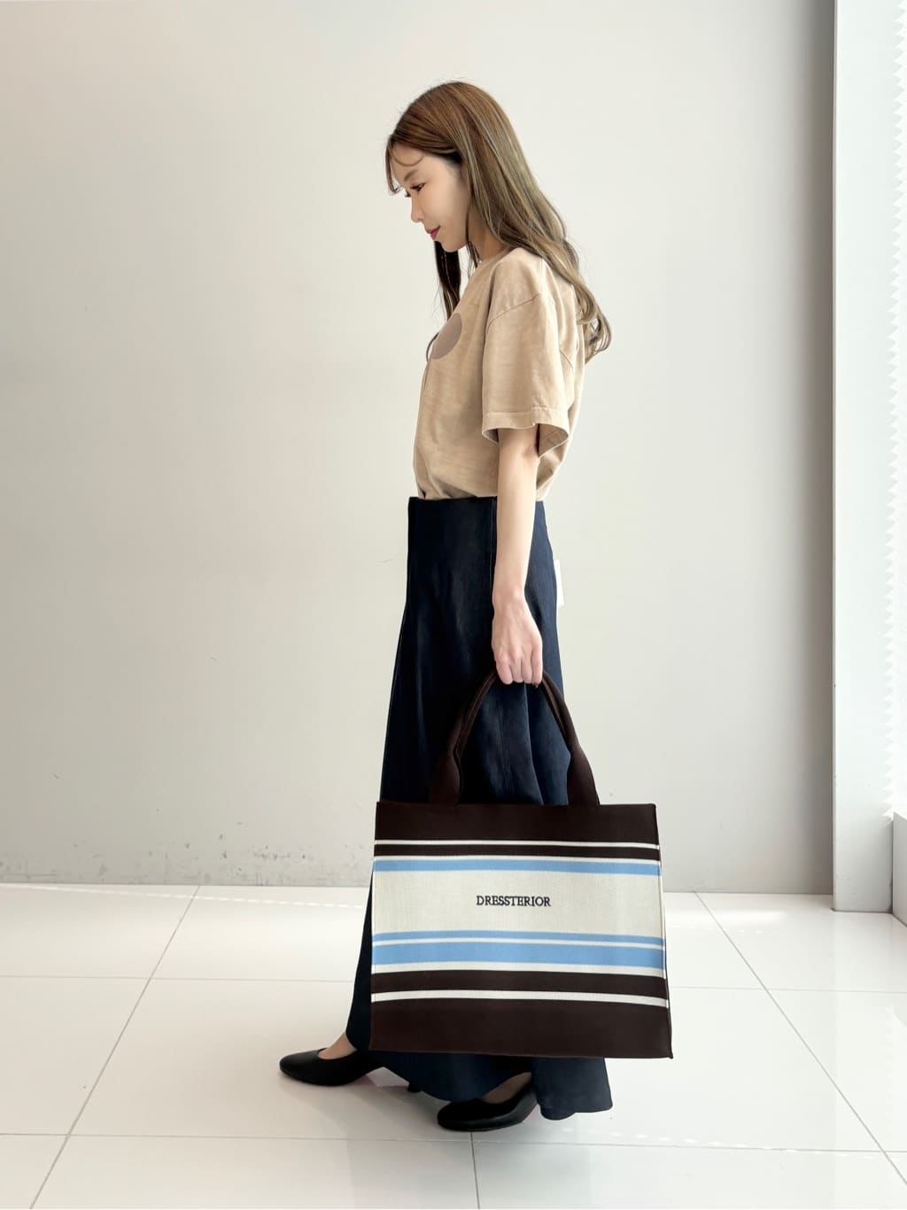 清水夏姫さんの「DRESSTERIOR｜【接触冷感/吸水速乾】クールタッチ デニムライク タックスカート」を使ったコーディネート