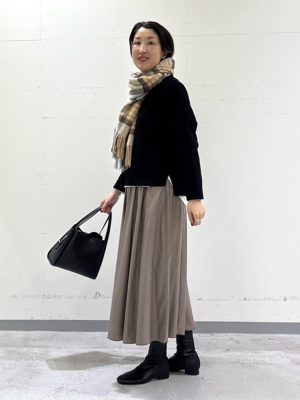 yuriさんの「INDIVI｜レザー調ギャザースカート」を使ったコーディネート
