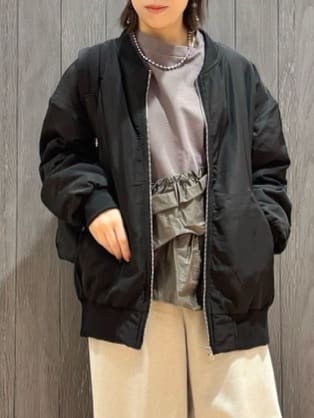 meiさんの「SHOO･LA･RUE｜【洗濯機可】ほんのり甘い アシンメトリーフリルの上品トップス」を使ったコーディネート