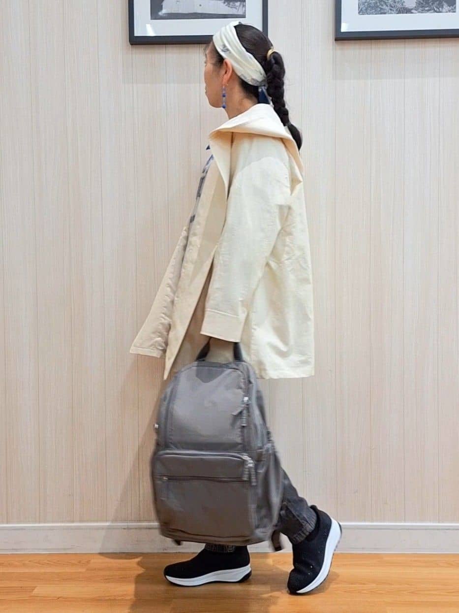 Saoさんの「SHOO･LA･RUE｜【防花粉/洗濯機可/S-LL】ゆったり着られる 大人のテントフーディージャケット」を使ったコーディネート