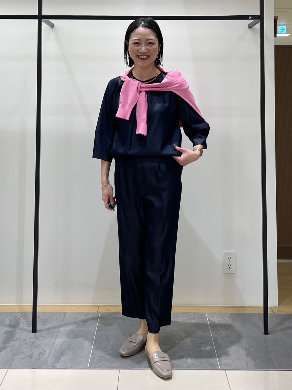 shihoさんの「INDIVI｜【洗える／UVケア／SETUP可能】デニムライク ランタン袖ブラウス」を使ったコーディネート