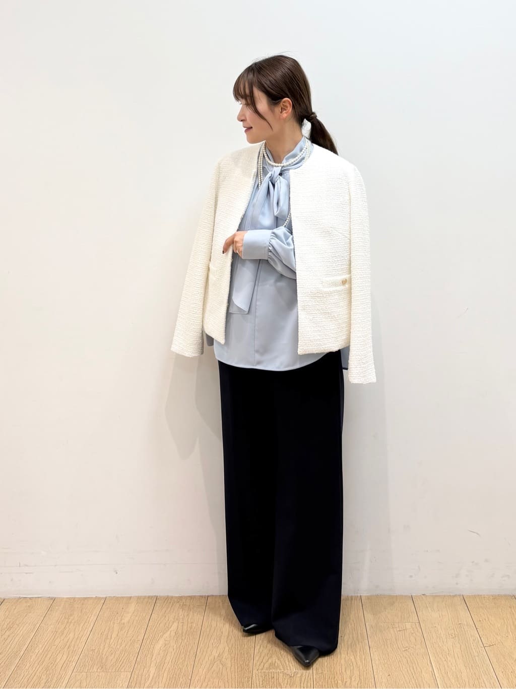 maiさんの「INDIVI｜【合皮／ミドルサイズ】春カラーフォルムバッグ」を使ったコーディネート