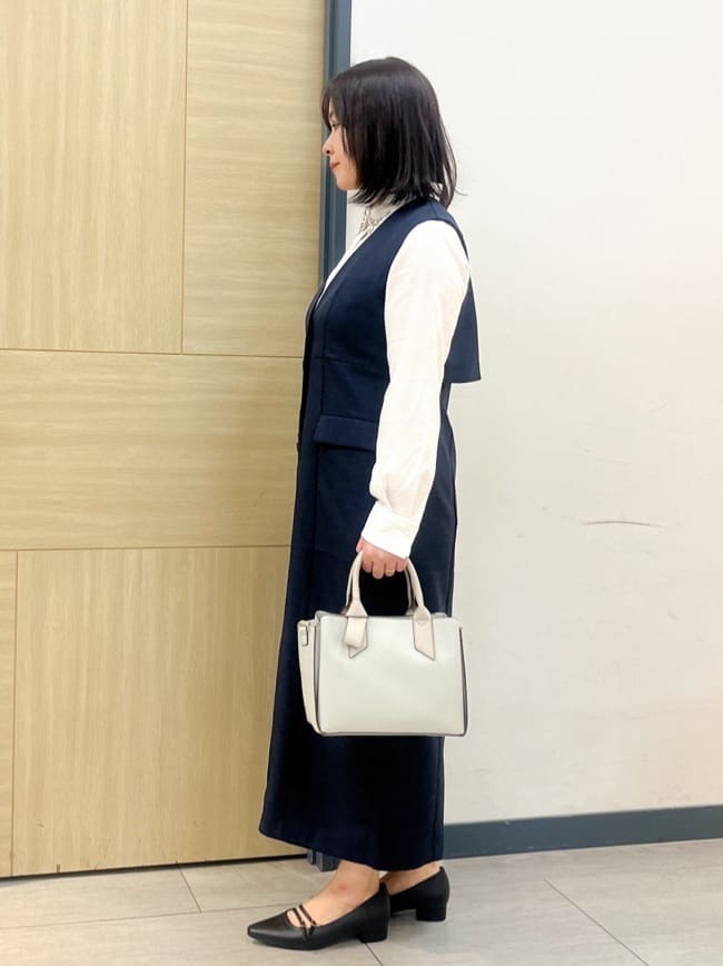 YOさんの「grove｜高評価！【一枚着／ジレ】着回しできるトレンチライクジャンドレ」を使ったコーディネート