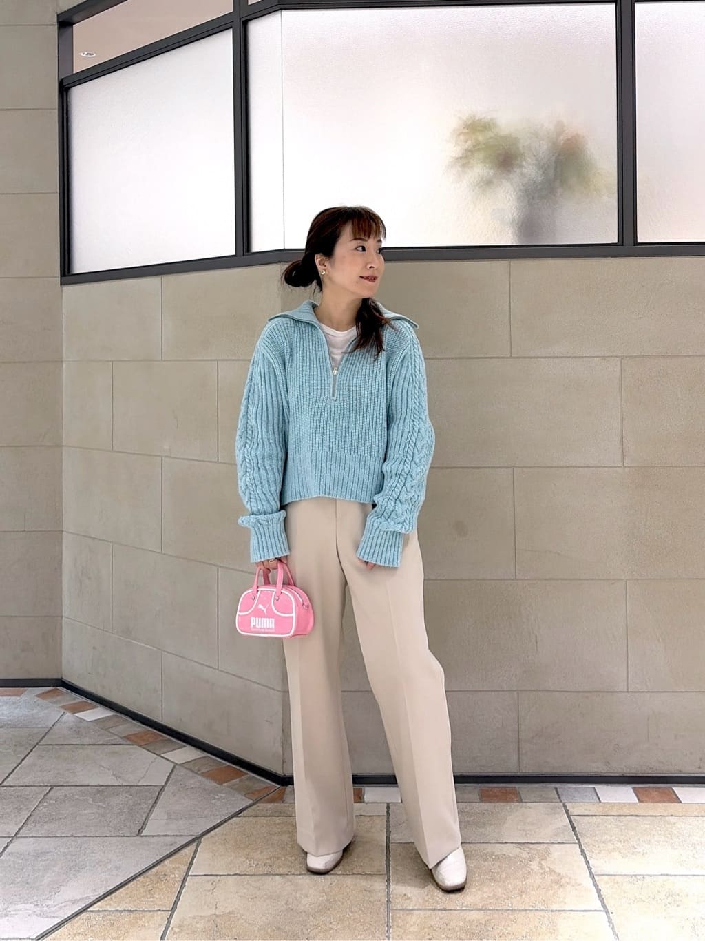 よねさんの「INDIVI｜Timeless｜ストレートフレアパンツ」を使ったコーディネート