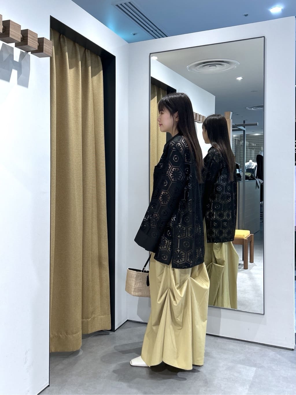 Renoさんの「INDIVI｜幾何柄レースビッグシャツ」を使ったコーディネート