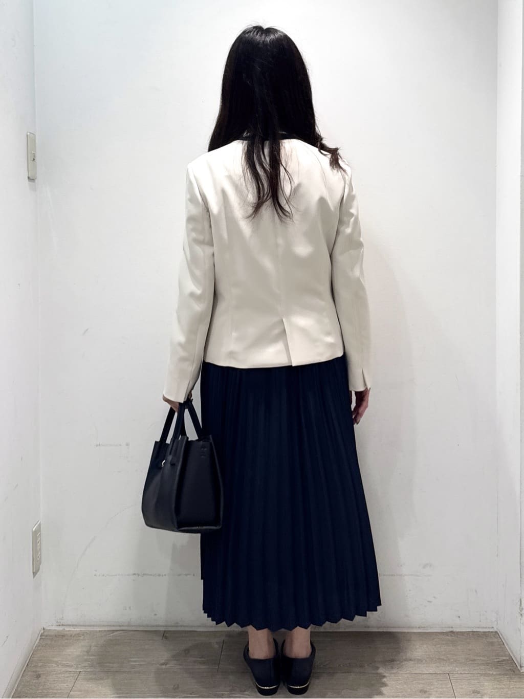yuicciさんの「OPAQUE.CLIP｜《通勤／セットアップ対応》 パイピングVネックジャケット【洗濯機OK】」を使ったコーディネート