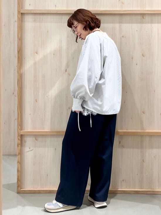 nakoさんの「THE SHOP TK｜キーネックストライプドロストシャツブラウス」を使ったコーディネート