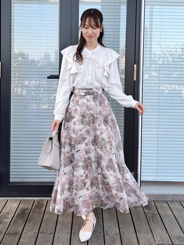 はばさんの「Couture brooch｜【洗える・リボン取り外し可】フリルジョーゼットブラウス」を使ったコーディネート
