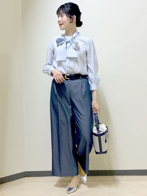  beni_gingerさんの「Reflect｜【通勤／ボウタイ取り外し可】ボウタイ付きバンドカラーブラウス」を使ったコーディネート