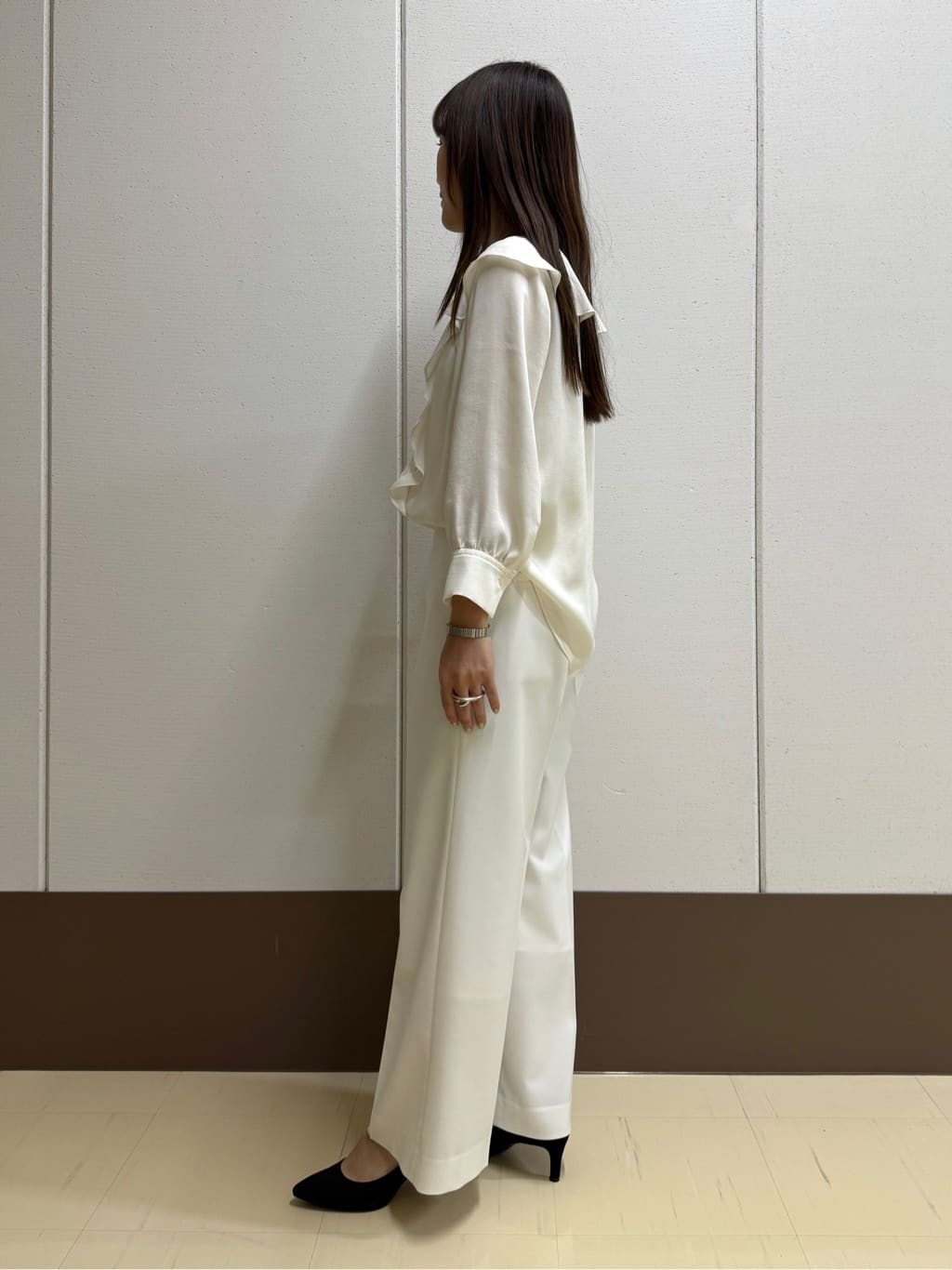 mamiさんの「INDIVI｜【洗える】ラッフルサテンブラウス」を使ったコーディネート