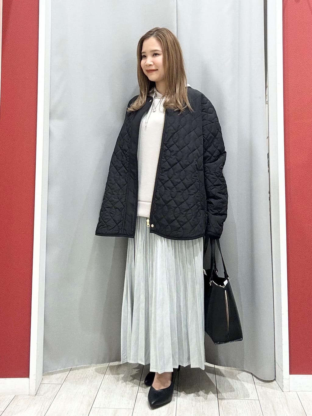 shioさんの「SHOO･LA･RUE｜【洗濯機可/S-LL】きれいめにもカジュアルにも スエードライク プリーツスカート」を使ったコーディネート