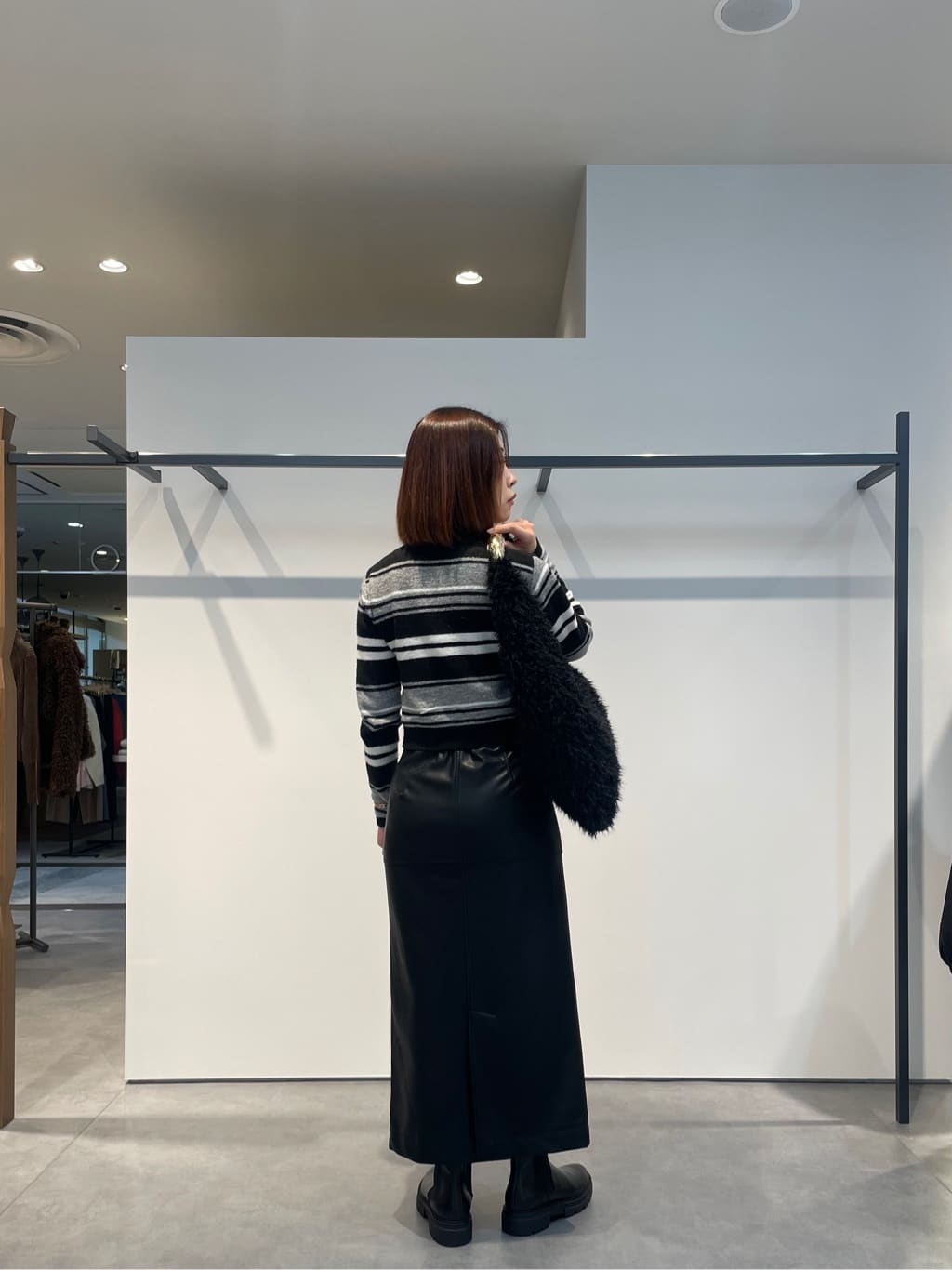 amiさんの「INDIVI｜【セットアップ対応】シンセティックレザースカート」を使ったコーディネート