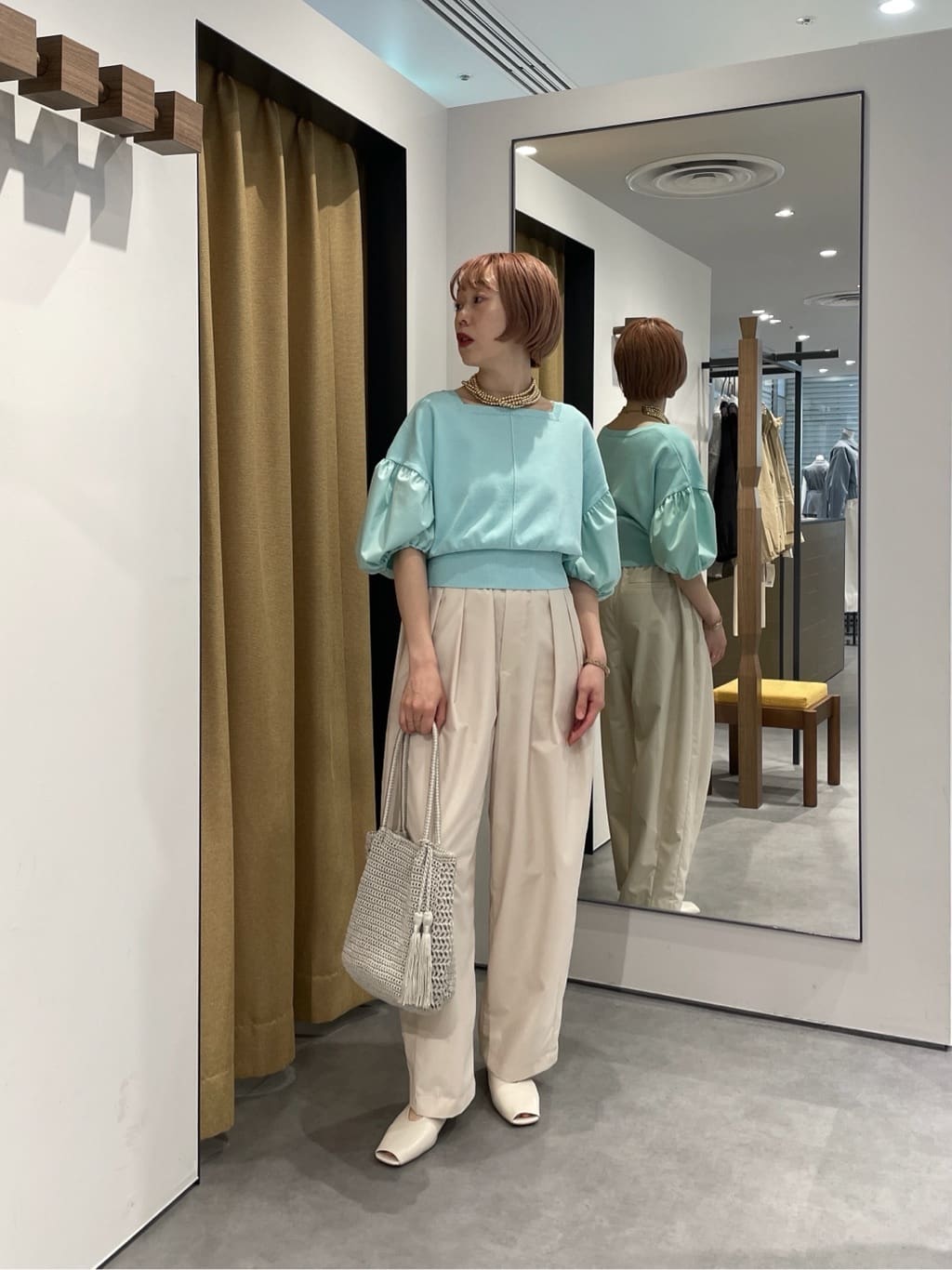 mikuさんの「INDIVI｜ドッキングパフスリーブニット」を使ったコーディネート