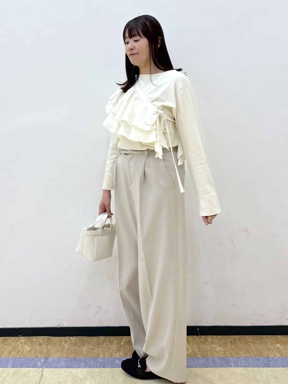 akariさんの「OPAQUE.CLIP｜美脚ストレッチストレートワイドパンツ【洗濯機OK】」を使ったコーディネート
