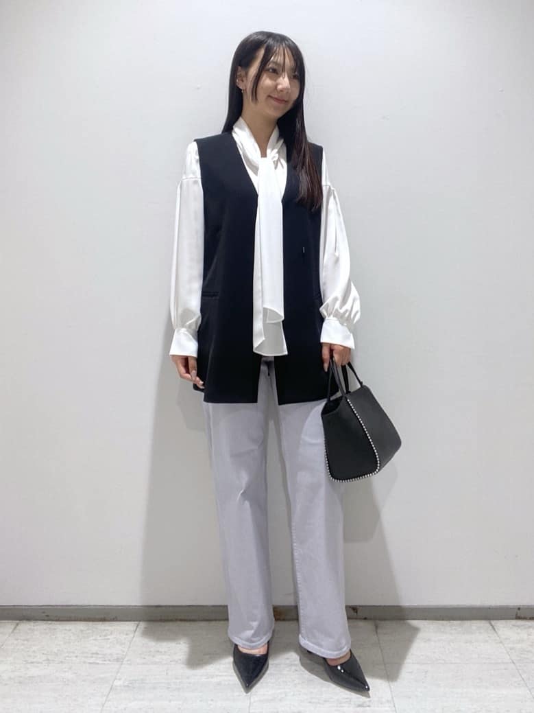 meiさんの「INDIVI｜【洗える】ジョーゼットボウタイブラウス」を使ったコーディネート