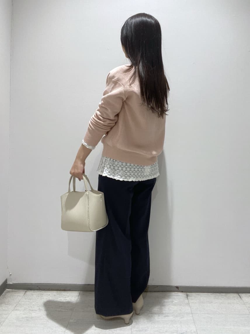 meiさんの「INDIVI｜【洗える／軽量】きらめきVネックニット」を使ったコーディネート