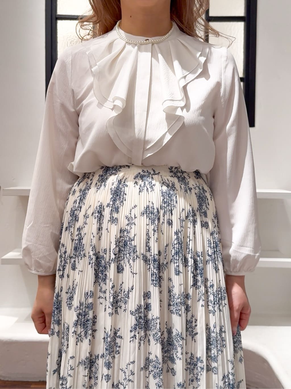 Harukaさんの「grove｜【手洗いOK】フロントラッフルフリルブラウス」を使ったコーディネート
